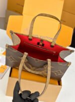 ONTHEGO Medium Handbag - Image 4