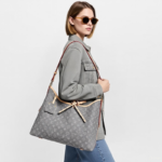 CARRYALL Medium Handbag
